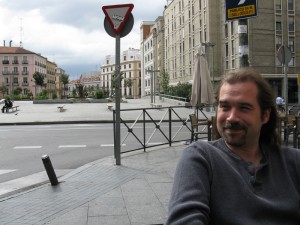domingos2 You can see part of the plaza behind and to the left of Puck, but it also goes down the hill and has a small playground for children.