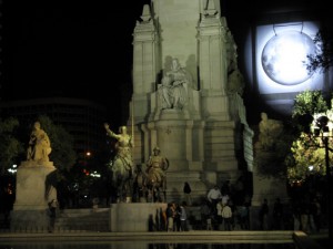 The Plaza de España is only a couple of blocks from our apartment.