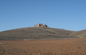 Originally, the event was going to take place at the castle ruins of Almonacid de Toledo which you see above, but the recent snow prevented us from being able to take the road up to the castle.