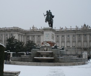 The Plaza de Oriente sits next to the Royal Palace (Palacio Real) and has gardens bordered by statues of past Spanish kings. In the center is the fountain you see with a statue of Phillip IV, and on the other side of the plaza is the Royal Theater.