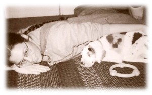 Shakti and Mary cuddling.