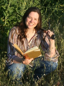 A pretty girl with a sword and a fencing book... Yep... I'm lucky!